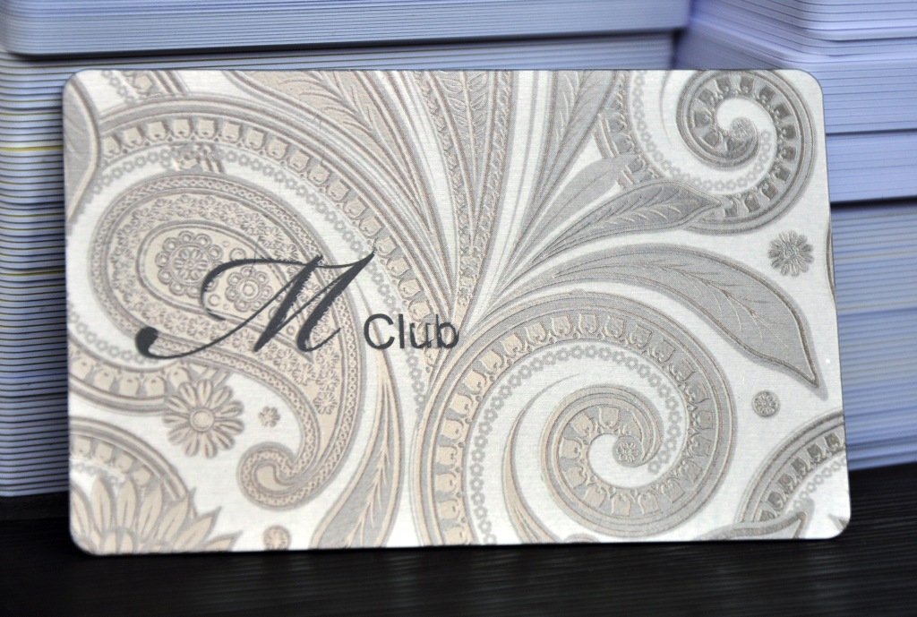 鐳射卡外觀特色設(shè)計及制作