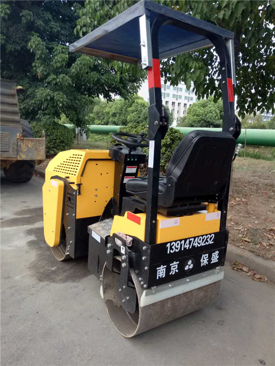 南京小型振動壓路機(jī)、小型振動壓路機(jī)出租、小型振動壓路機(jī)租賃電話