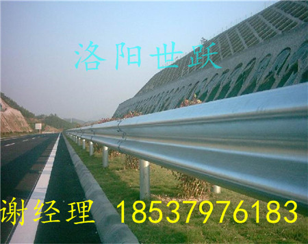 信陽固始羅山商城道路護(hù)欄鄉(xiāng)村道路國(guó)道護(hù)欄施工安裝