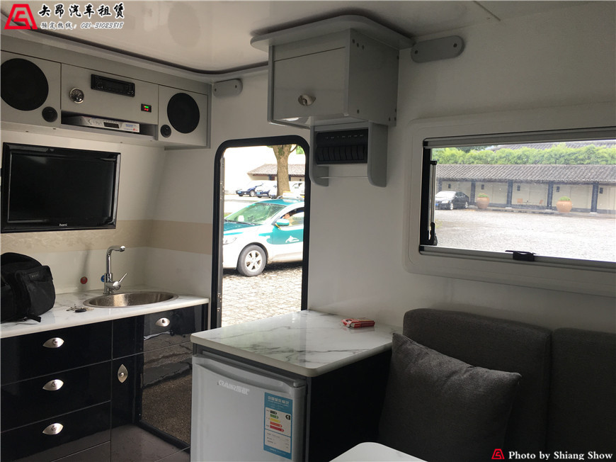 上海租拖掛式房車 營地房車出租 旅居房車租賃 租明星化妝車
