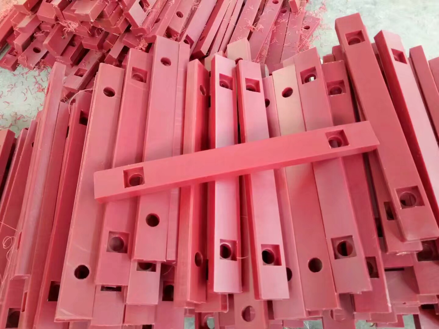 湖北高分子聚乙烯輸送機大C護條 廠家 高分子耐磨條 摩擦條批發(fā)