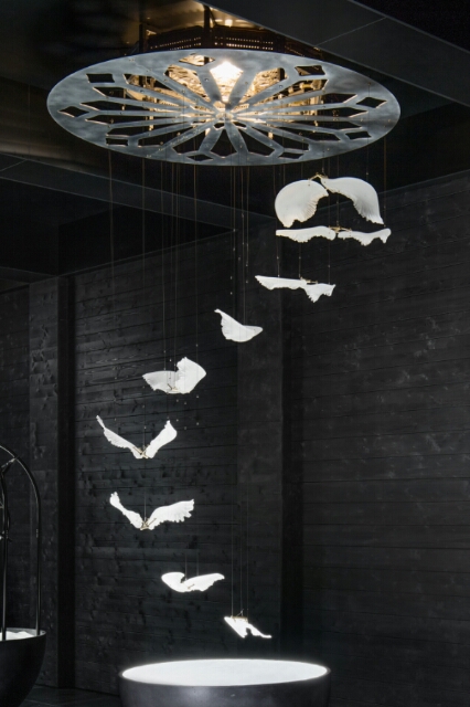 動(dòng)態(tài)水晶燈裝置