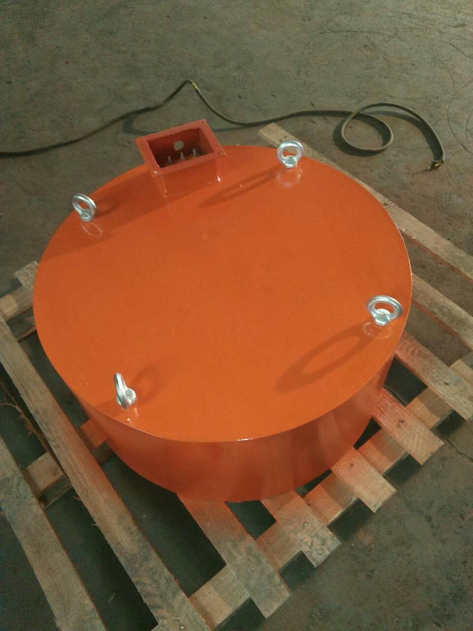 供應(yīng)強(qiáng)力除鐵器，高強(qiáng)力除鐵器，懸掛式強(qiáng)力除鐵器，濰坊永磁強(qiáng)力除鐵器 石料廠*強(qiáng)力除鐵器，強(qiáng)磁磁鐵