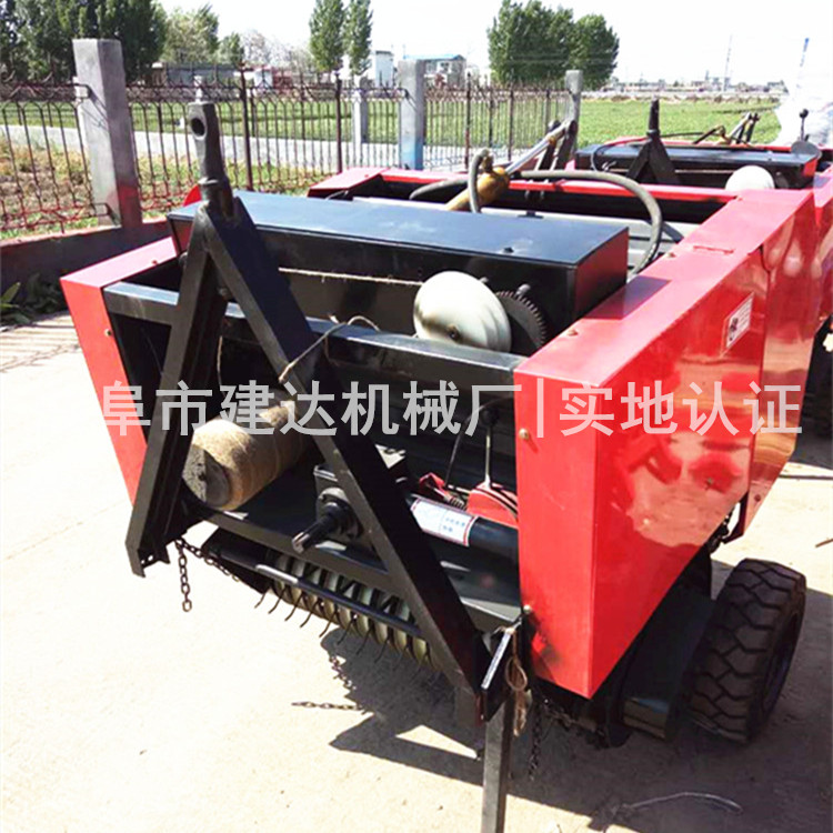 廠家供應行走式中型打捆機 農(nóng)用多功能秸稈粉碎圓捆機