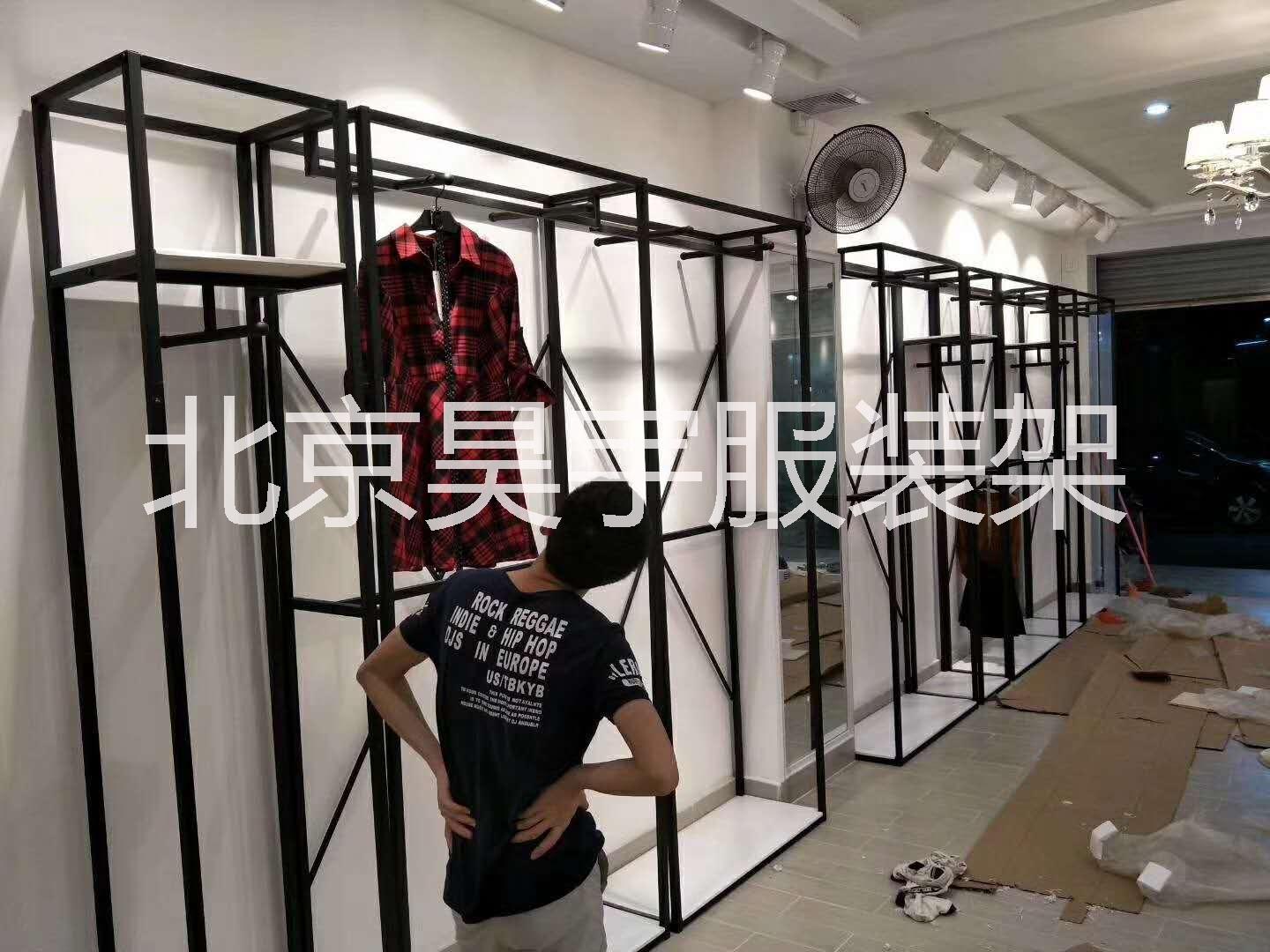 供應(yīng)不銹鋼服裝衣架丨不銹鋼展示架丨不銹鋼服裝衣架報價