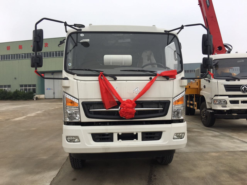 2018年新規(guī)車(chē)型東風(fēng)牌6方攪拌車(chē)6方水泥攪拌車(chē)