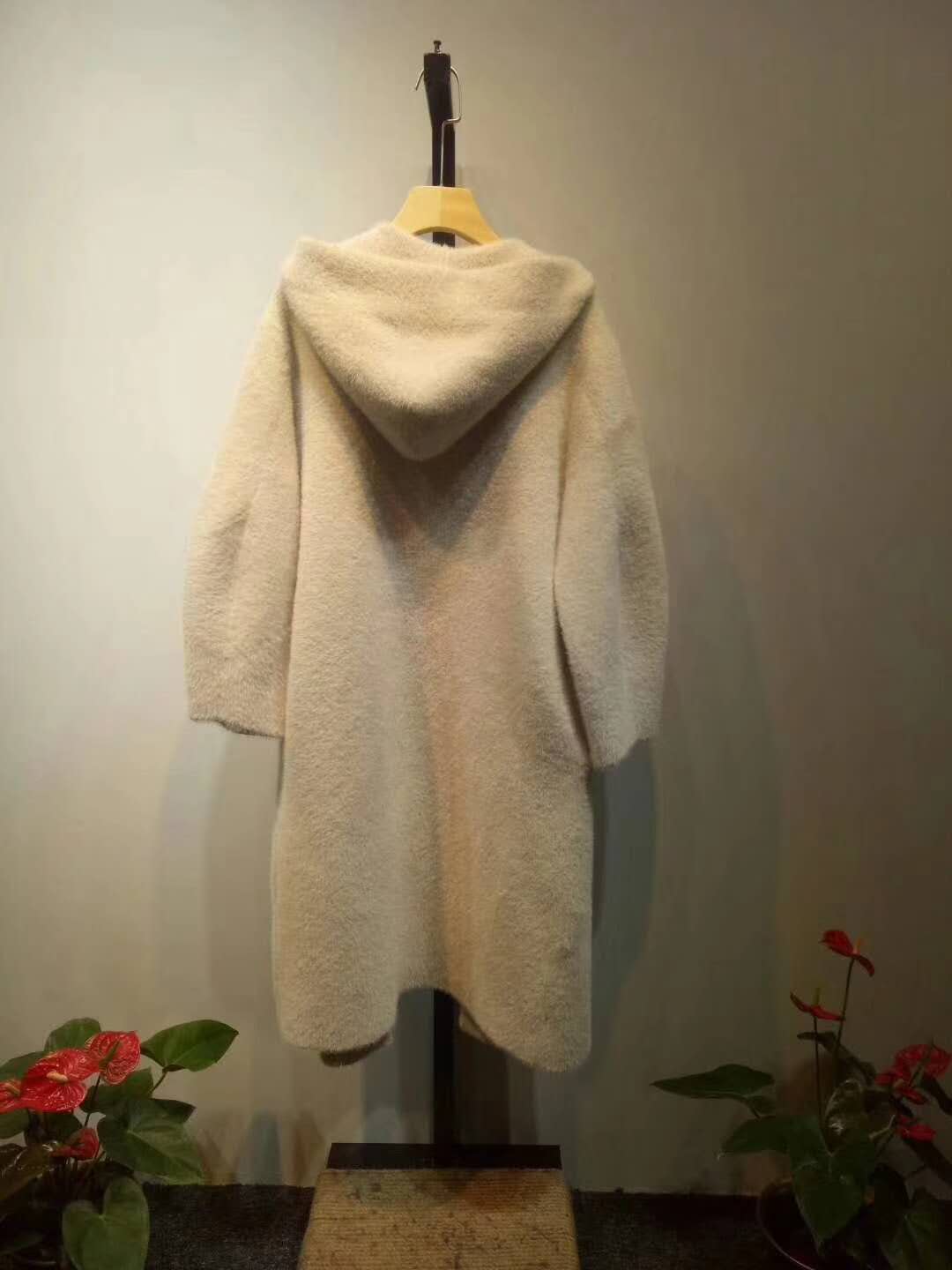 今年流行品牌折扣*絨 *絨價一落谷底，你需要的我都有