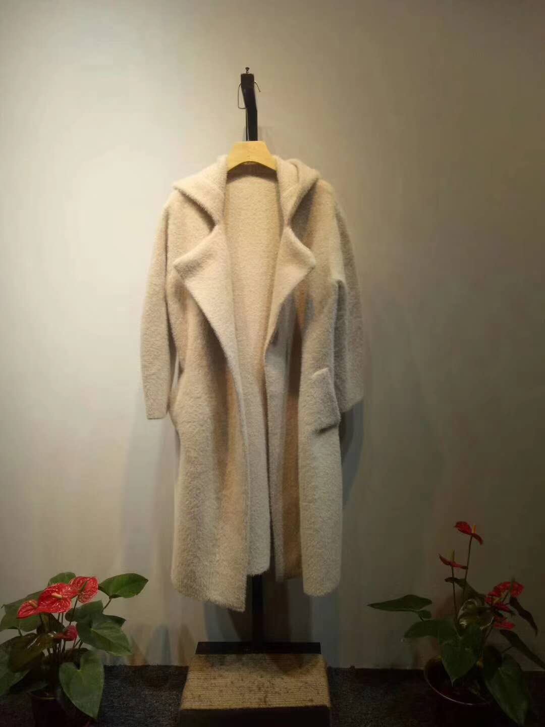 今年流行品牌折扣*絨 *絨價一落谷底，你需要的我都有