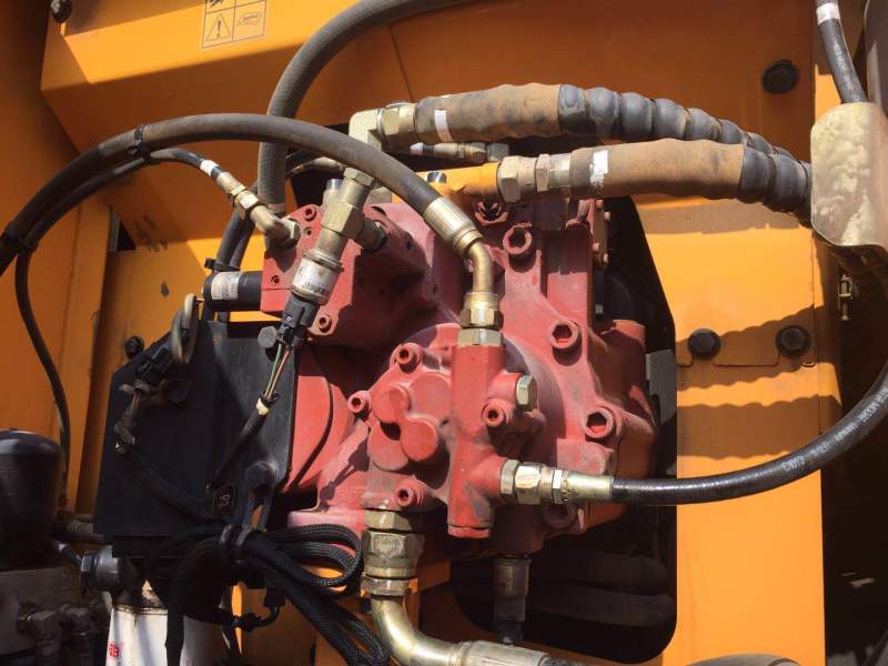 供應(yīng)現(xiàn)代二手挖掘機(jī) 現(xiàn)代210W-9輪式挖掘機(jī)出售