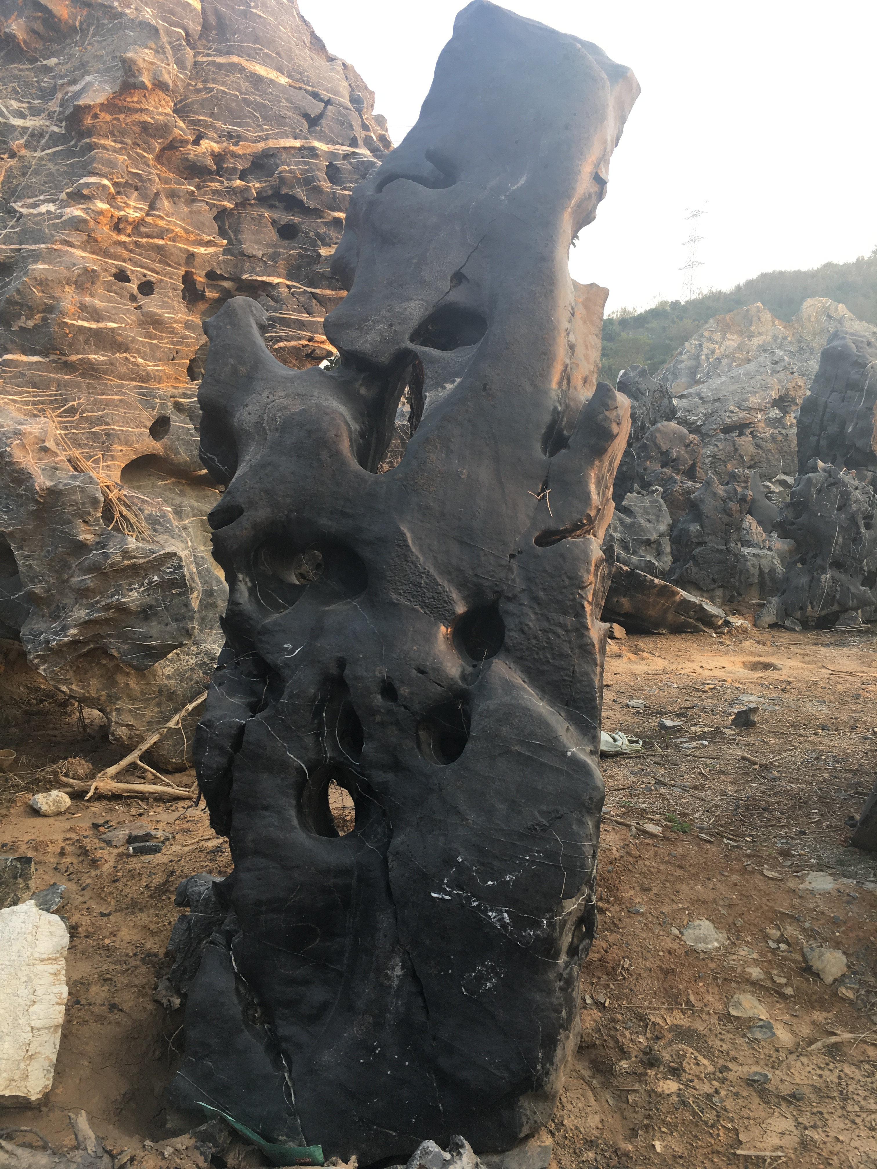 英德景觀石 景觀石廠家 景觀石價(jià)格 清遠(yuǎn)景觀石價(jià)格 園林景觀石 太湖石景觀石 英德景觀石廠家 景觀石制作 園林景觀石廠家