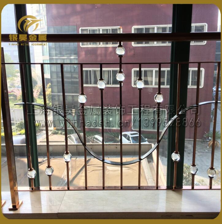 供應精美不銹鋼護欄鍍鈦欄桿鍍鈦樓梯扶手定制鈦金圍欄
