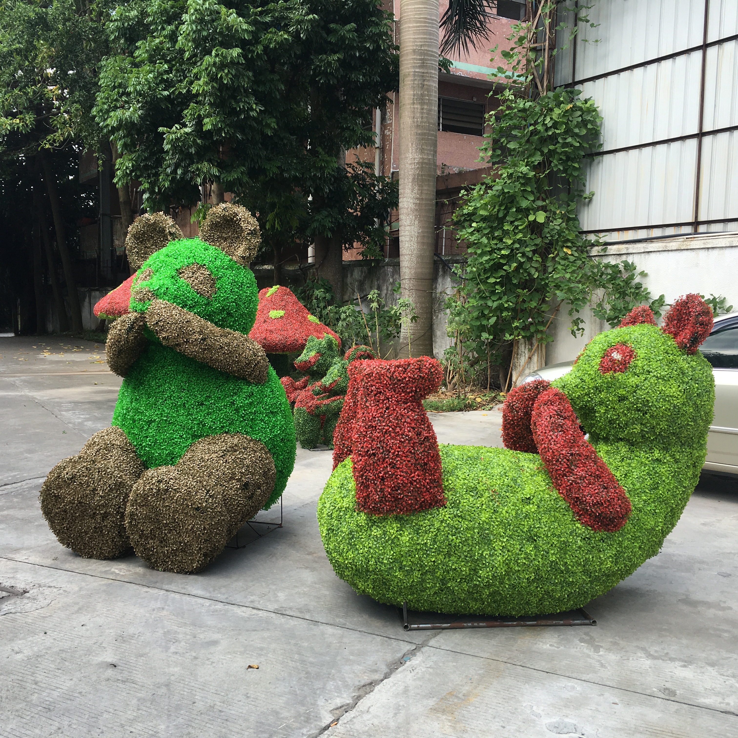 仿真綠雕生產(chǎn)公司 綠琴實(shí)力大廠定制 仿真玻璃鋼草皮雕塑 主題公園廣場(chǎng)裝飾大型擺件 可定制尺寸 顏色