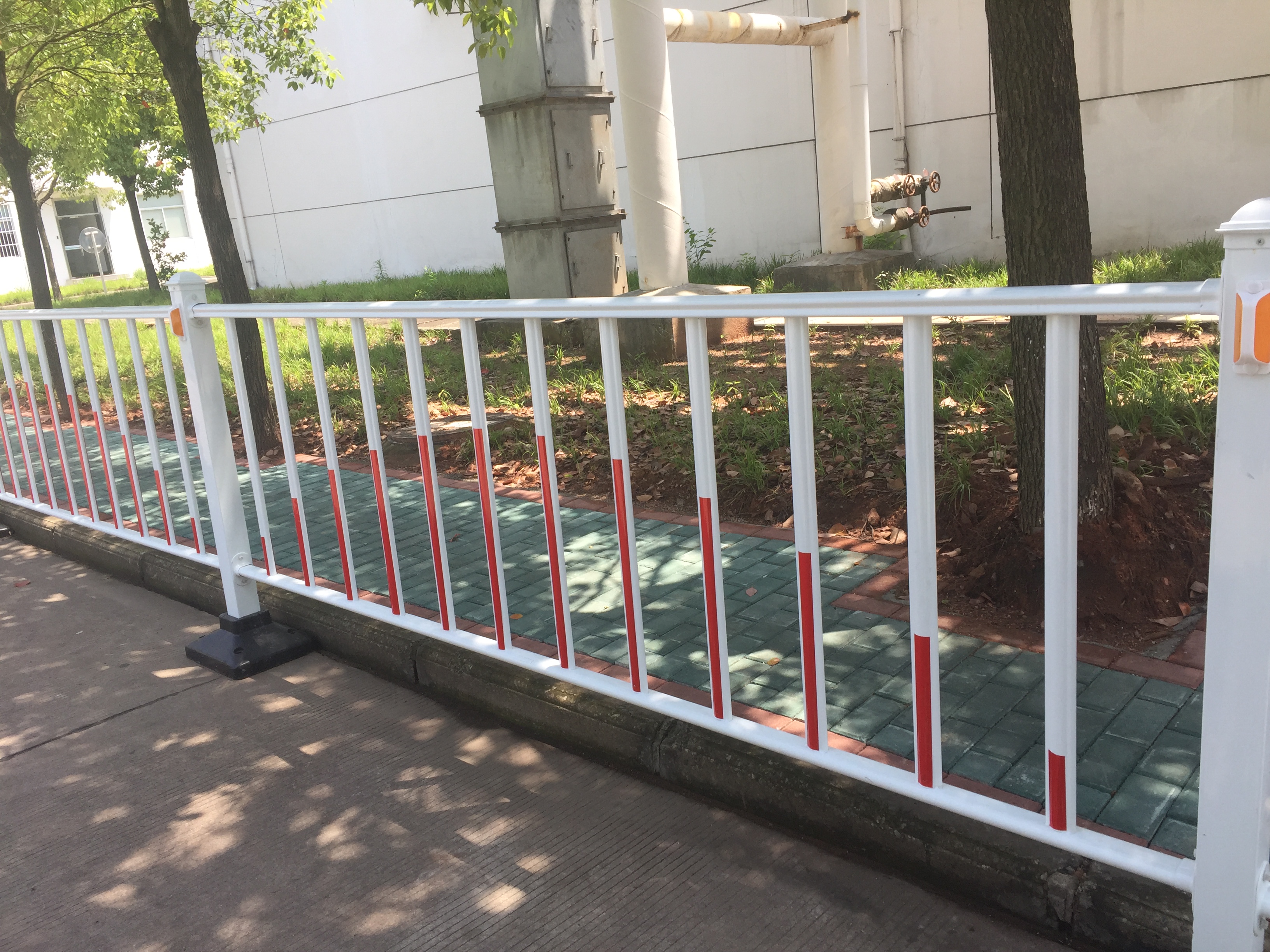 道路隔離護(hù)欄、武漢道路隔離護(hù)欄廠家直銷、優(yōu)質(zhì)道路隔離護(hù)欄采購(gòu)價(jià)格、護(hù)欄