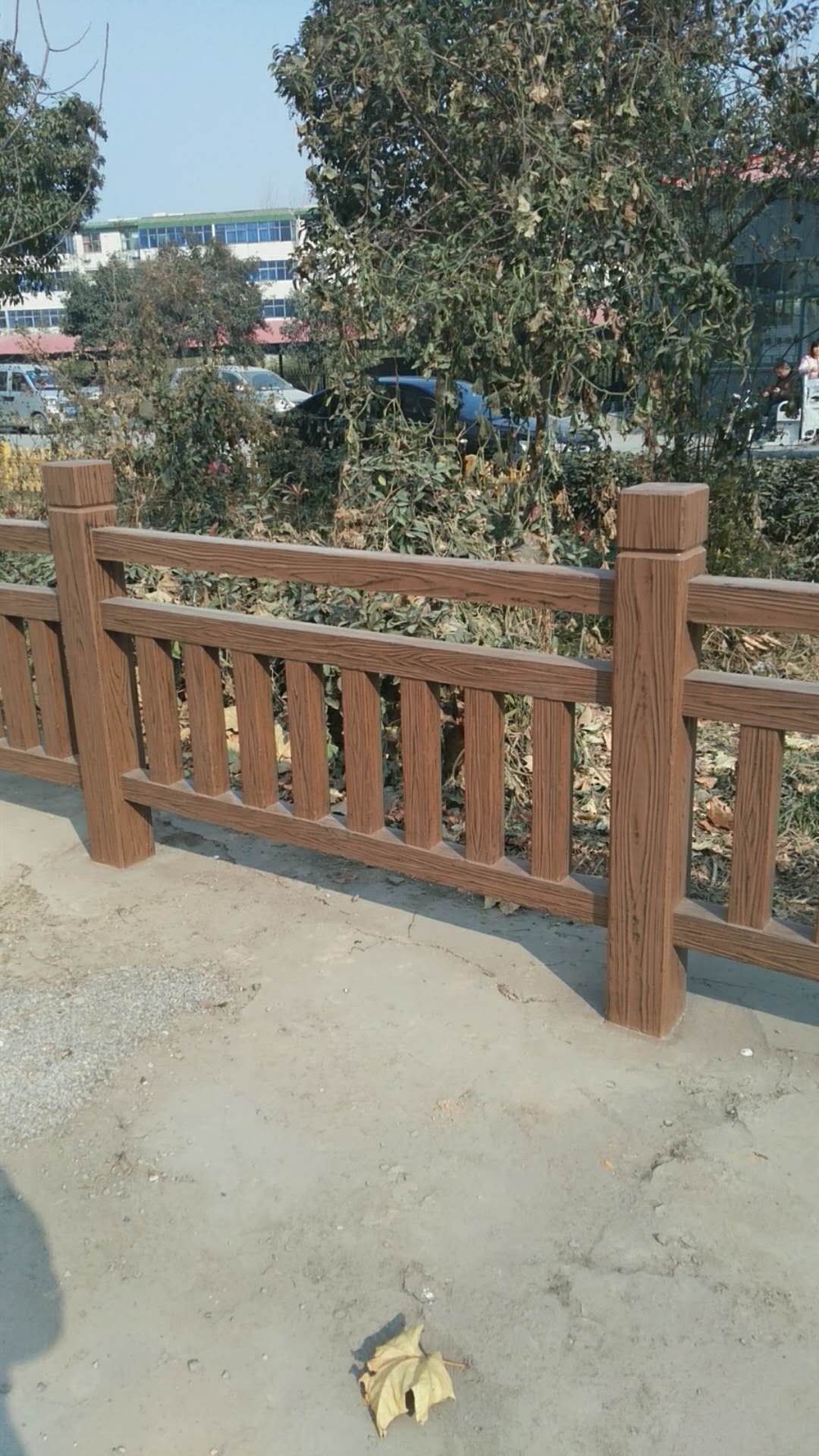 1.8米仿木梯形護(hù)欄水泥產(chǎn)品