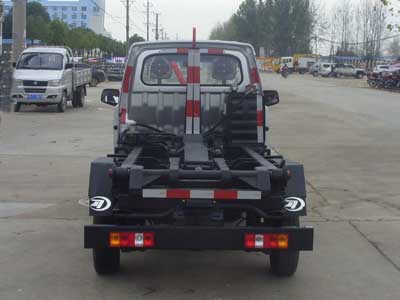 美麗鄉(xiāng)村東風(fēng)小康勾臂式3方垃圾車城鄉(xiāng)垃圾處理好幫手廠家長期尋求銷售招投標(biāo)合作伙伴