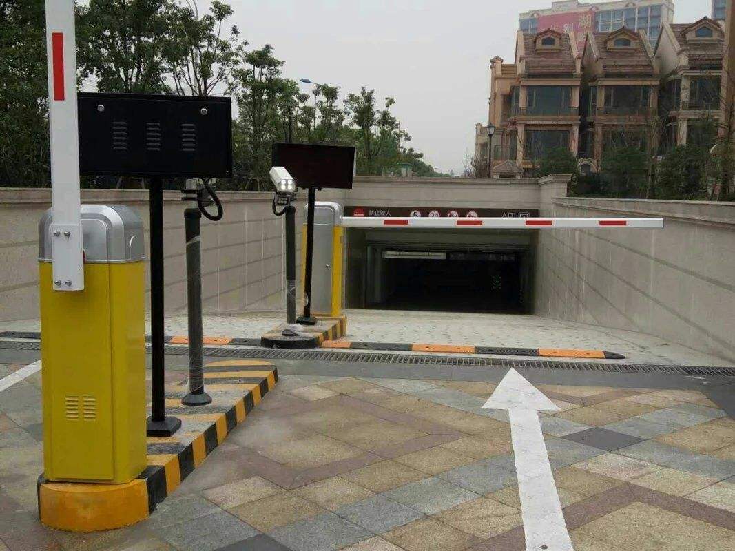 停車場收費(fèi)系統(tǒng)車牌識別道閘門禁