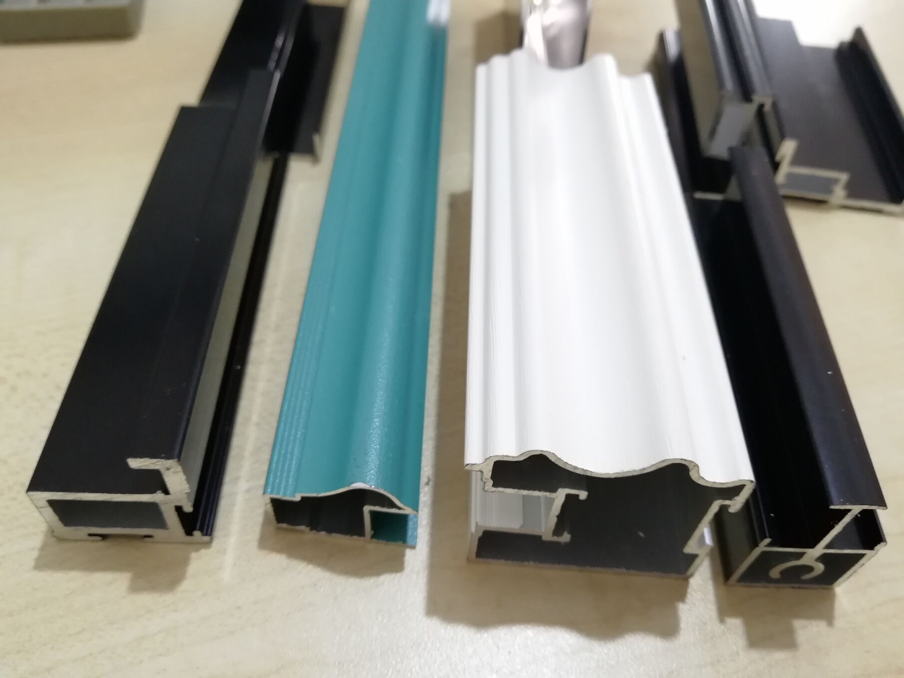 衣柜門鋁型材批發(fā)|衣柜門鋁材廠|衣柜門鋁材供應(yīng)商|衣柜門鋁材價(jià)格