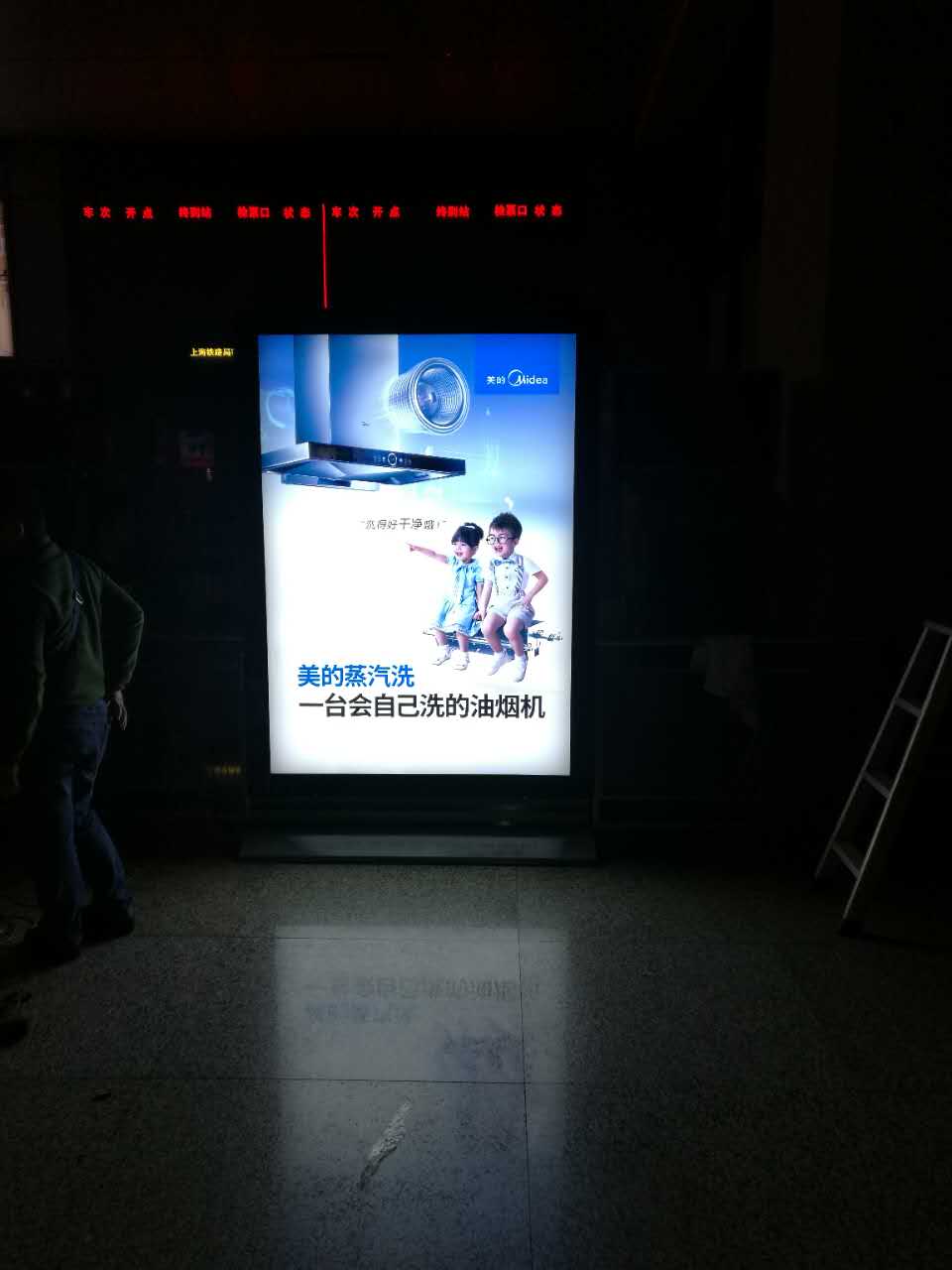 供應(yīng)滾動(dòng)燈箱/滾動(dòng)廣告牌/滾動(dòng)系統(tǒng)廠家 /同步換畫燈箱