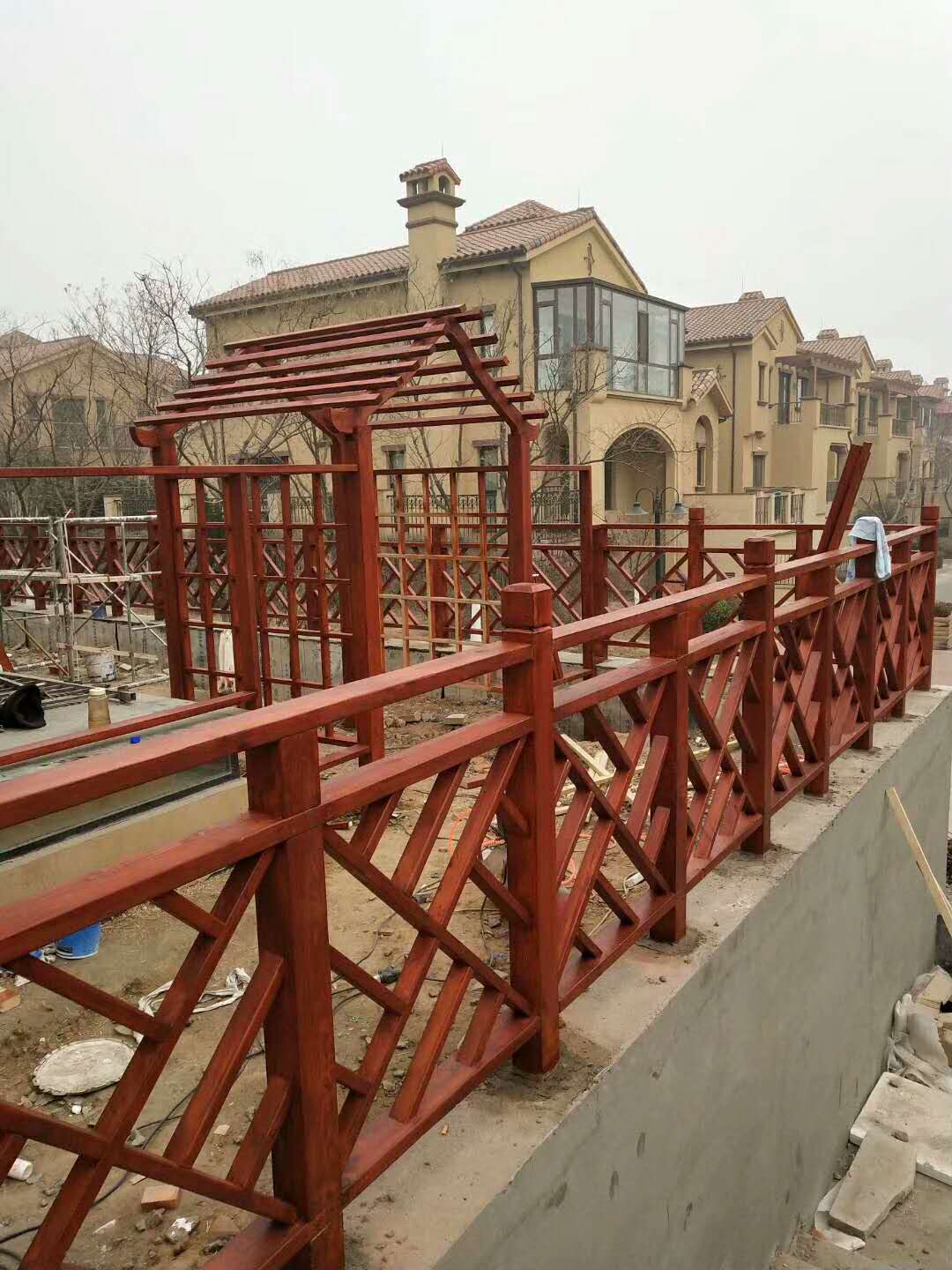 供應(yīng)青島哪家做公園木塑護(hù)欄工程