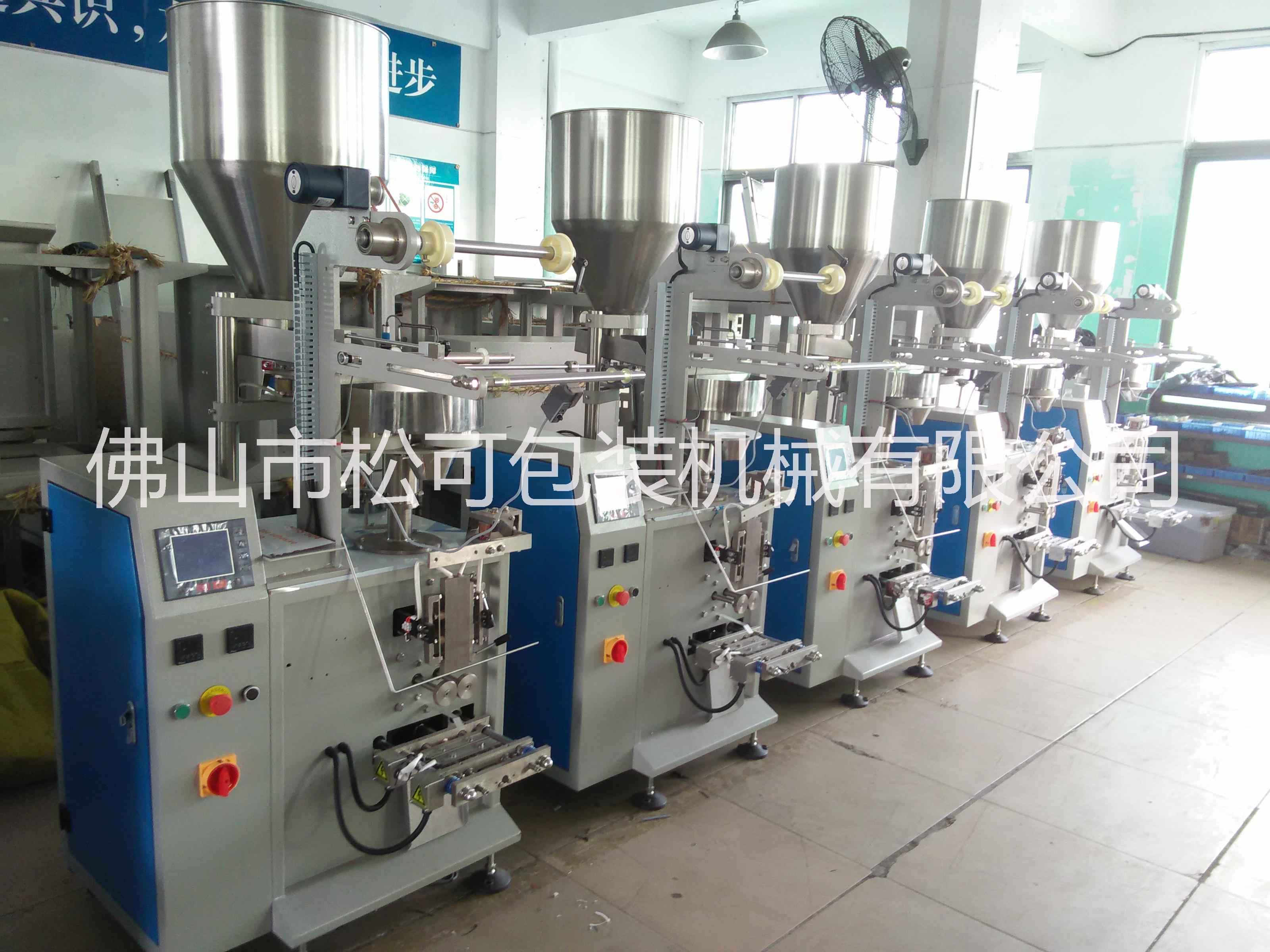 東北人食品包裝機(jī) 小熊餅干立式包裝機(jī)械設(shè)備 小饅頭餅干包裝機(jī)