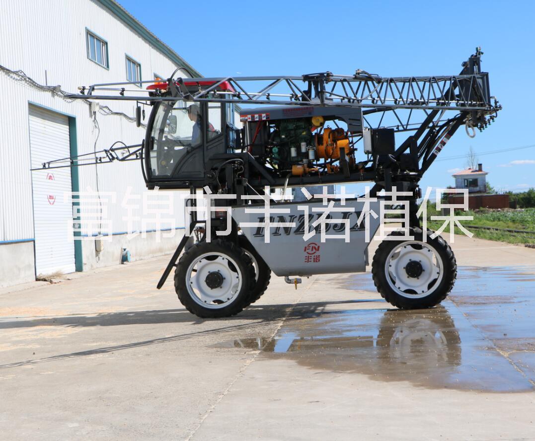 豐諾自走式噴桿噴霧機噴藥機打藥機