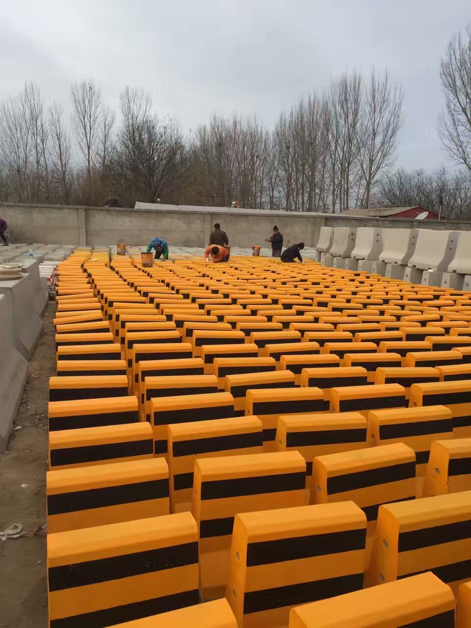 廠家常年批發(fā)交通設(shè)施隔離墩