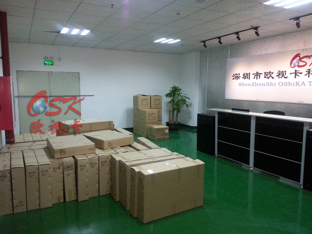 歐視卡26/32寸背掛式液晶廣告發(fā)布機(jī)插卡U盤