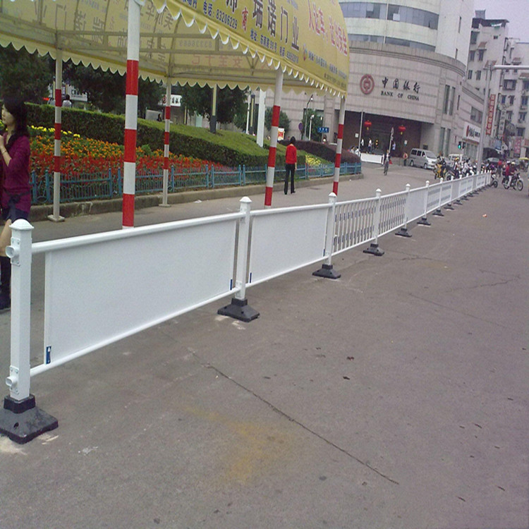 市政護(hù)欄   市政隔離安全防護(hù)欄    道路防護(hù)欄