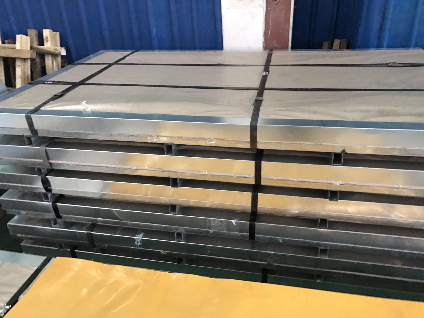 云南304系列不銹鋼卷材廠家 批發(fā)304系列不銹鋼卷材，304系列不銹鋼卷材批發(fā)，304系列不銹鋼卷材報(bào)價(jià)