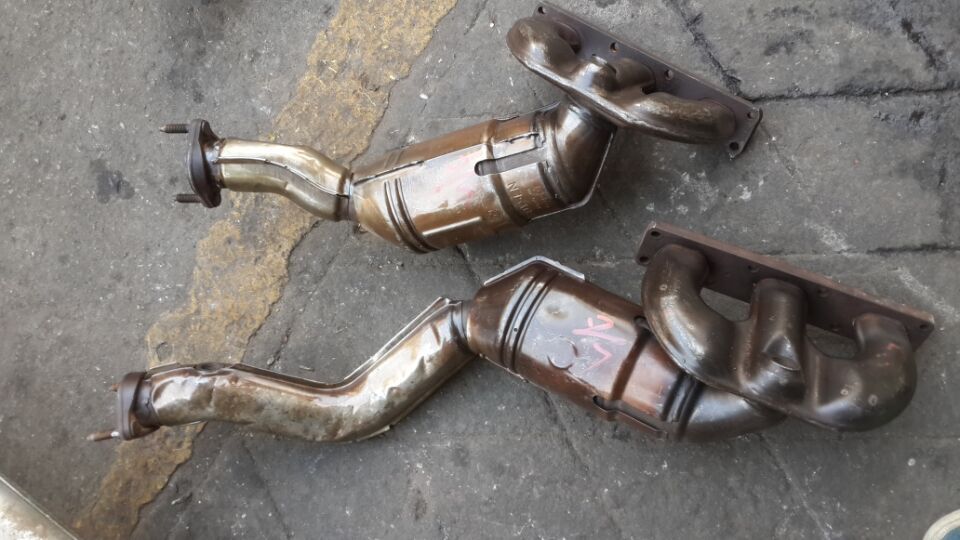 奔馳S320三元催化器拆車件價(jià)格