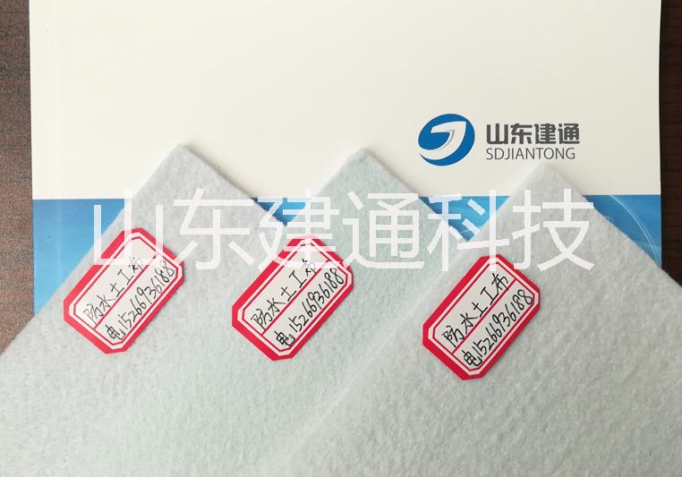 兩布一膜防滲土工膜