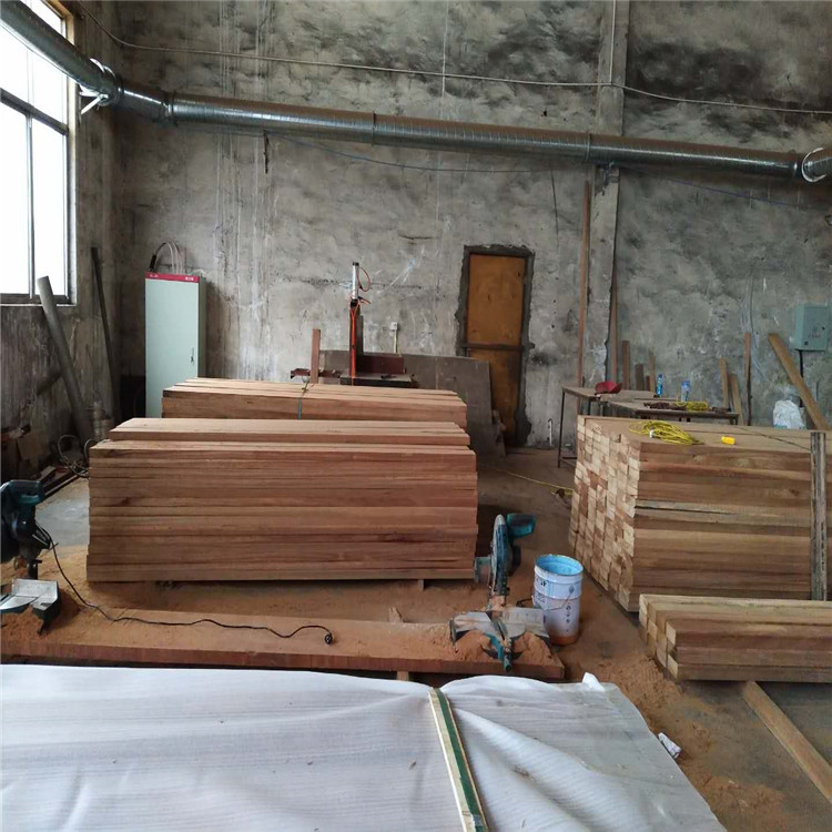 紅巴勞木黃巴勞木原生態(tài)一級景觀防腐木穩(wěn)定性好