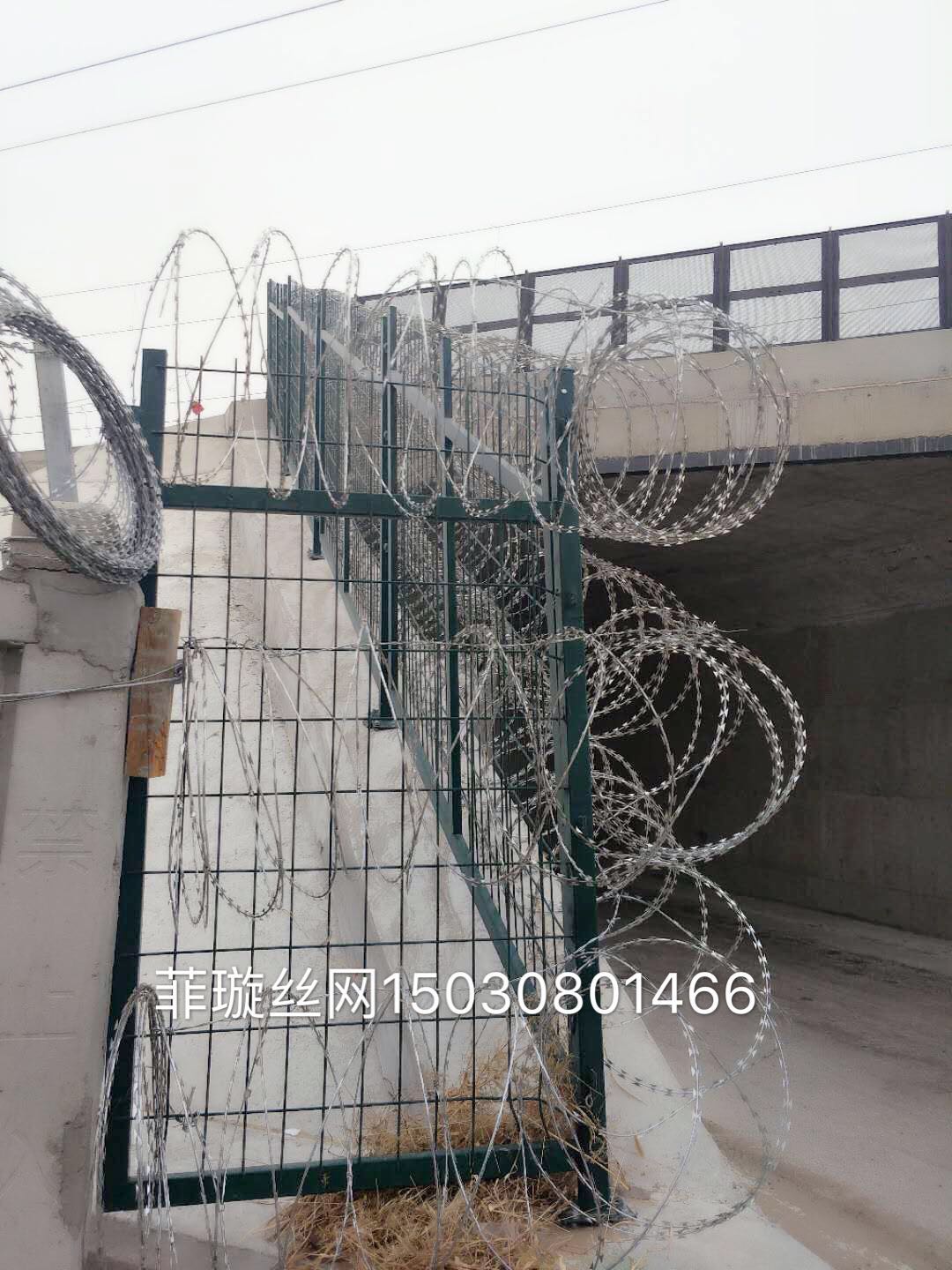 刺絲滾籠的“刺絲”分為幾種材質(zhì)