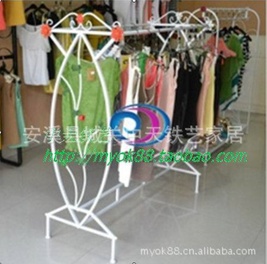 2018全新款式鐵藝吊衣架   彩繪吊衣架   服裝展示架    落地衣架廠家批發(fā)