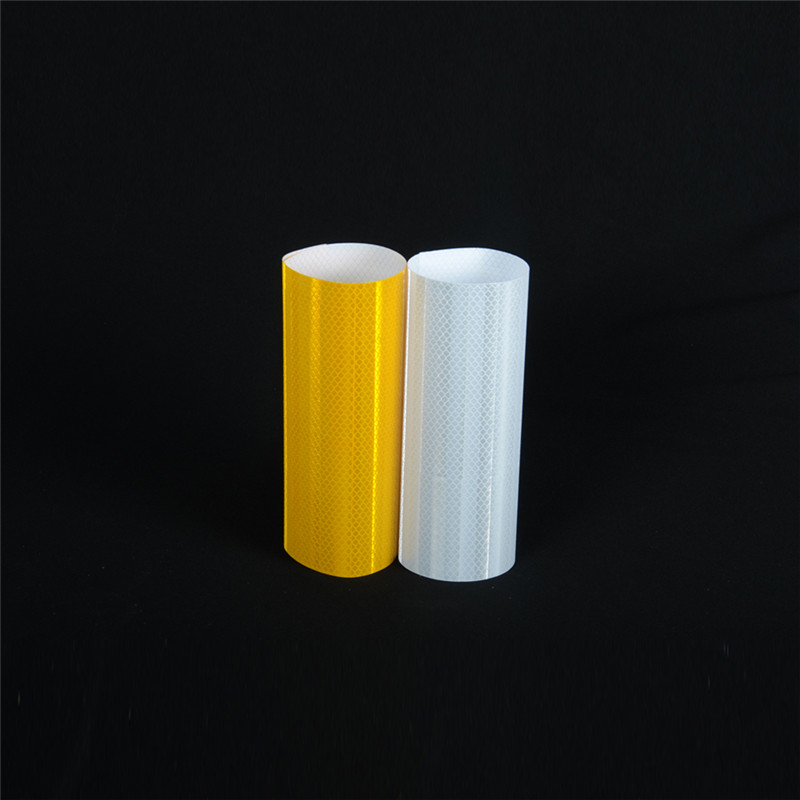 廠家供應(yīng)條形紋噴繪反光膜|用于車(chē)尾板反光牌|護(hù)墻角反光箭頭|廣告牌制作的反光噴繪膜