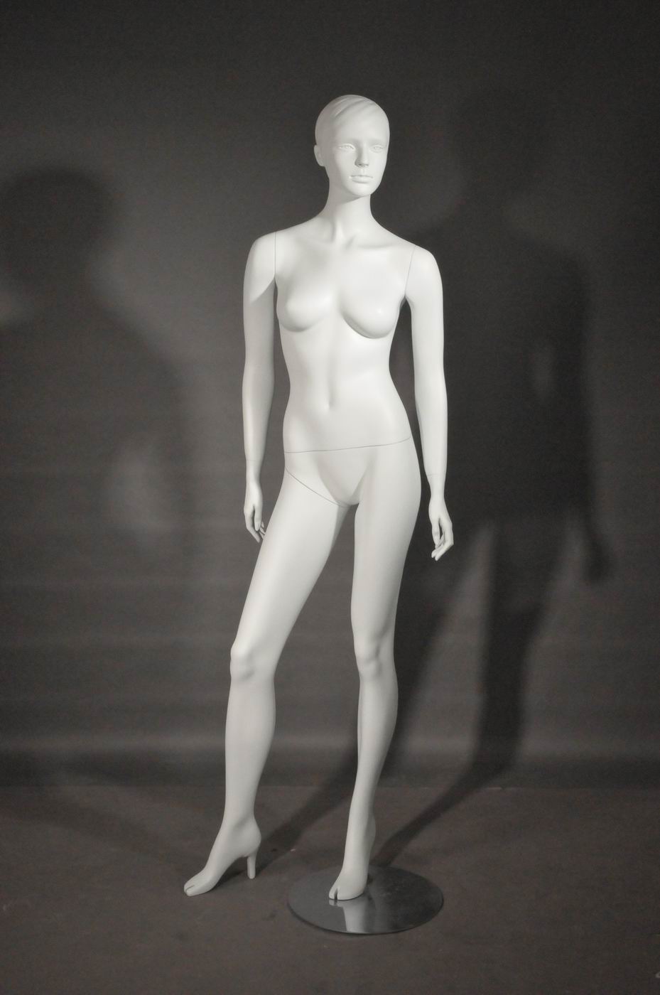 *道具在服裝產(chǎn)品展示中的重要性