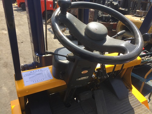 供應(yīng)龍工1.5噸電瓶叉車二手電動叉車龍工電動叉車