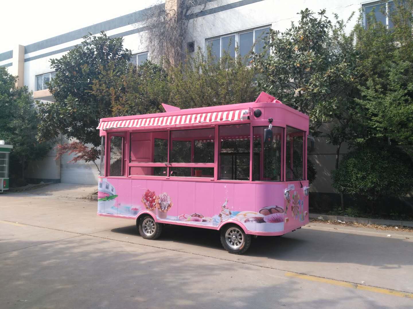 四輪電動冷飲吧