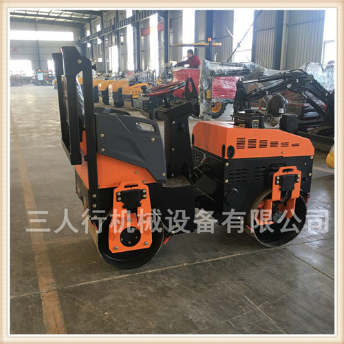 三人行小型座駕壓路機(jī) 雙鋼輪壓路機(jī) 雙輪驅(qū)動(dòng)效率更高
