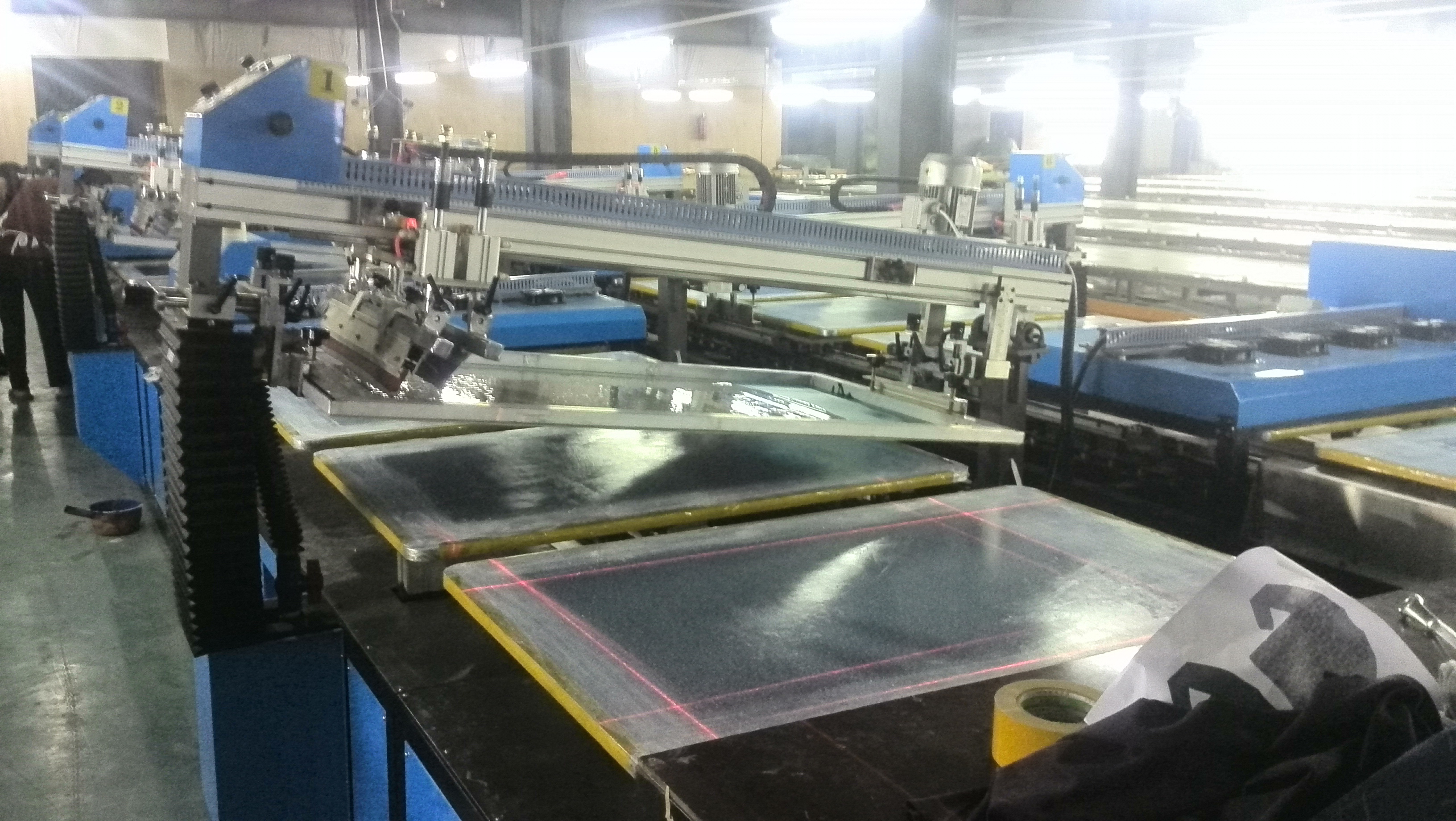 全自動衣服絲網印刷機 橢圓形足球絲印機