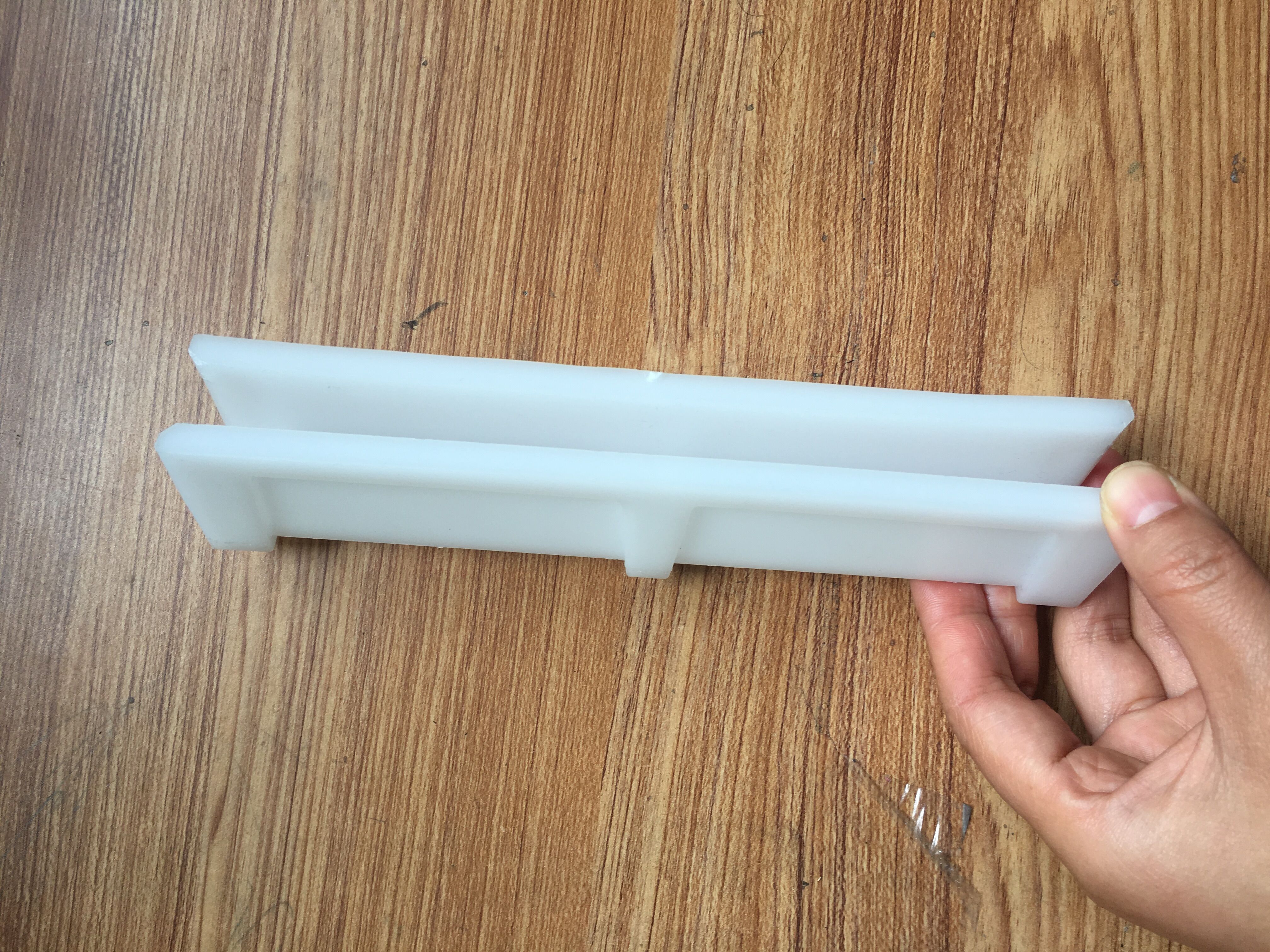 上海注塑生產(chǎn)廠家生產(chǎn)2T/3T/5T貨梯靴襯，尼龍靴襯，電梯配件 貨梯配件靴襯 貨梯尼龍靴襯