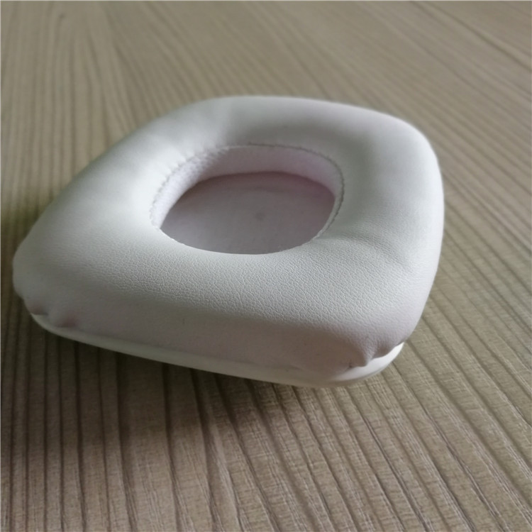 專業(yè)訂做頭戴式魔聲耳機記憶海綿蛋白皮耳套價格/蛋白質(zhì)耳機套生產(chǎn)廠家