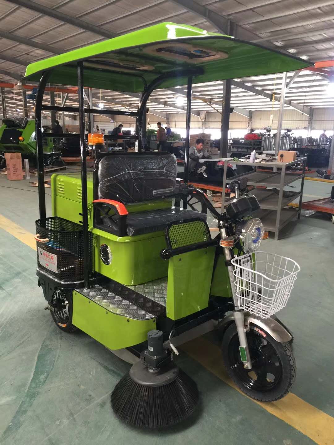 三輪駕駛式滾刷掃地機   柳寶LB-1550雙滾刷清掃林園學校掃地車