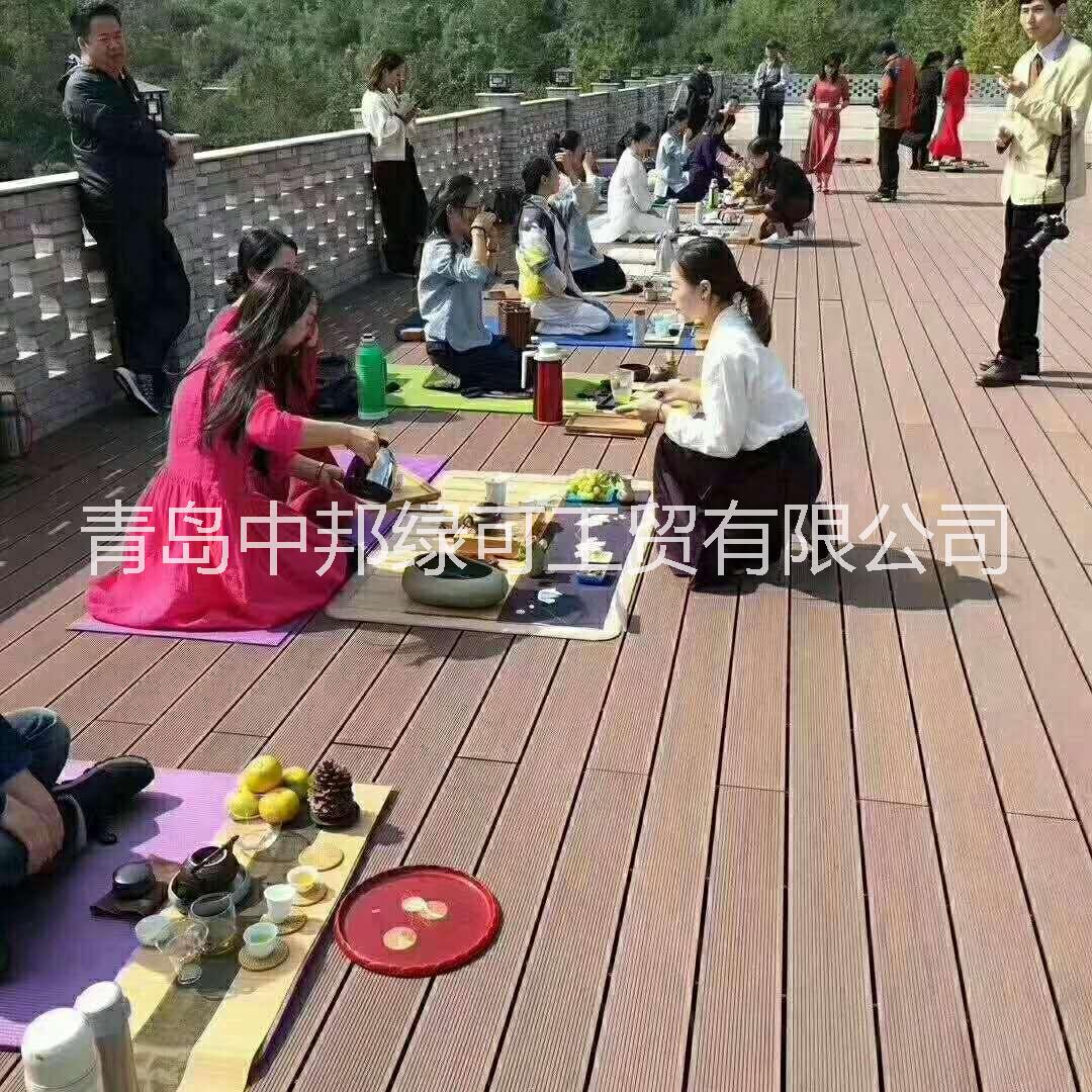 供應(yīng)青島木塑地板種類齊全 戶外木塑地板陽(yáng)臺(tái)安裝