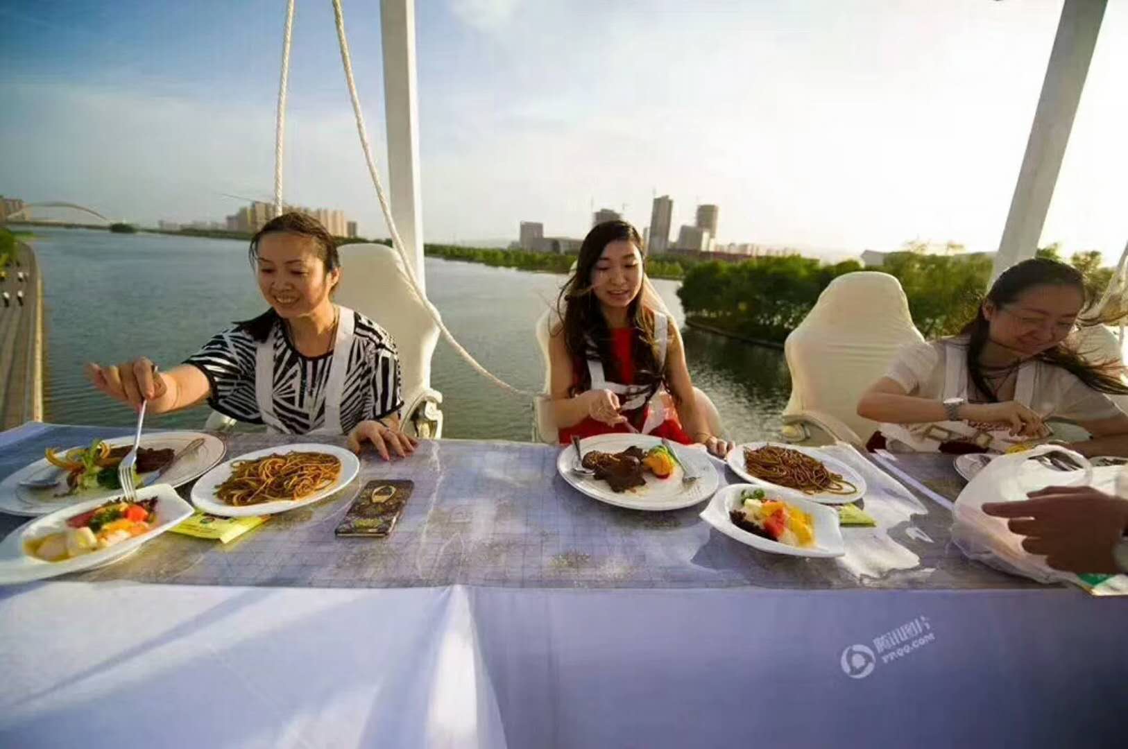 娛樂風(fēng)洞 蜂巢迷宮 球幕影院出租