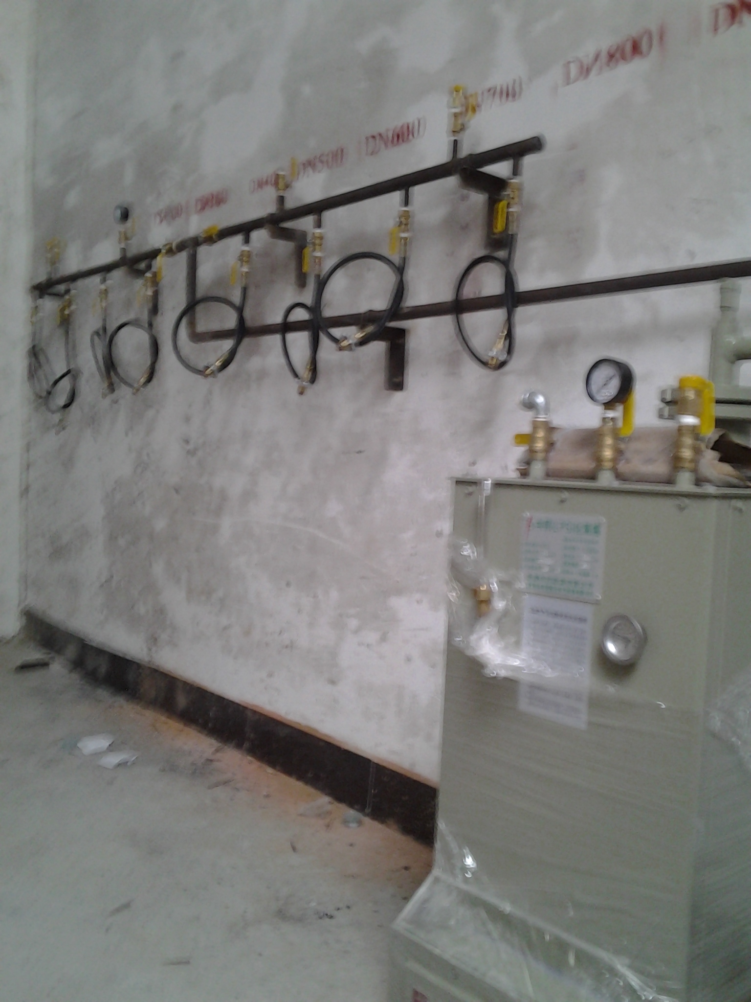 30kg汽化器配多少萬大卡燃燒機(jī)和幾個(gè)爐頭