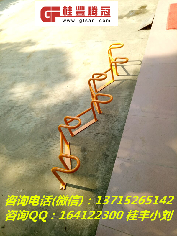 四平一學(xué)校安裝了自行車停車架