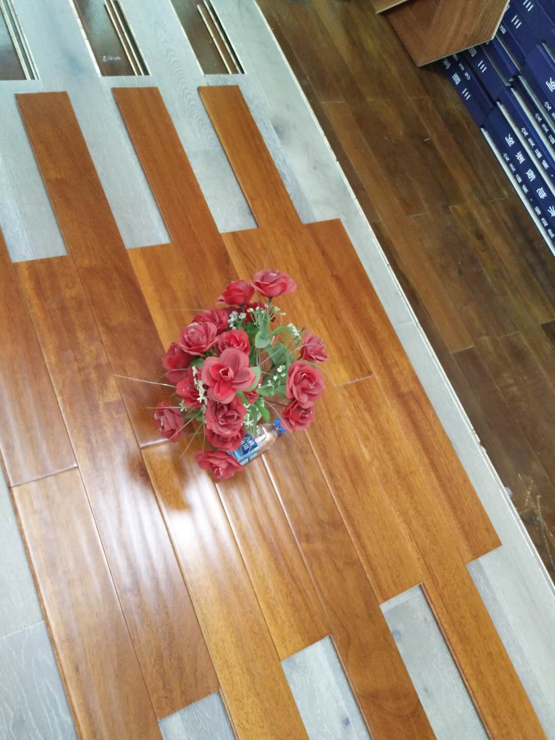 哪里的實木板好  多層木板批發(fā)價格  實地板批發(fā)  地板廠家 實木地板批發(fā)價格