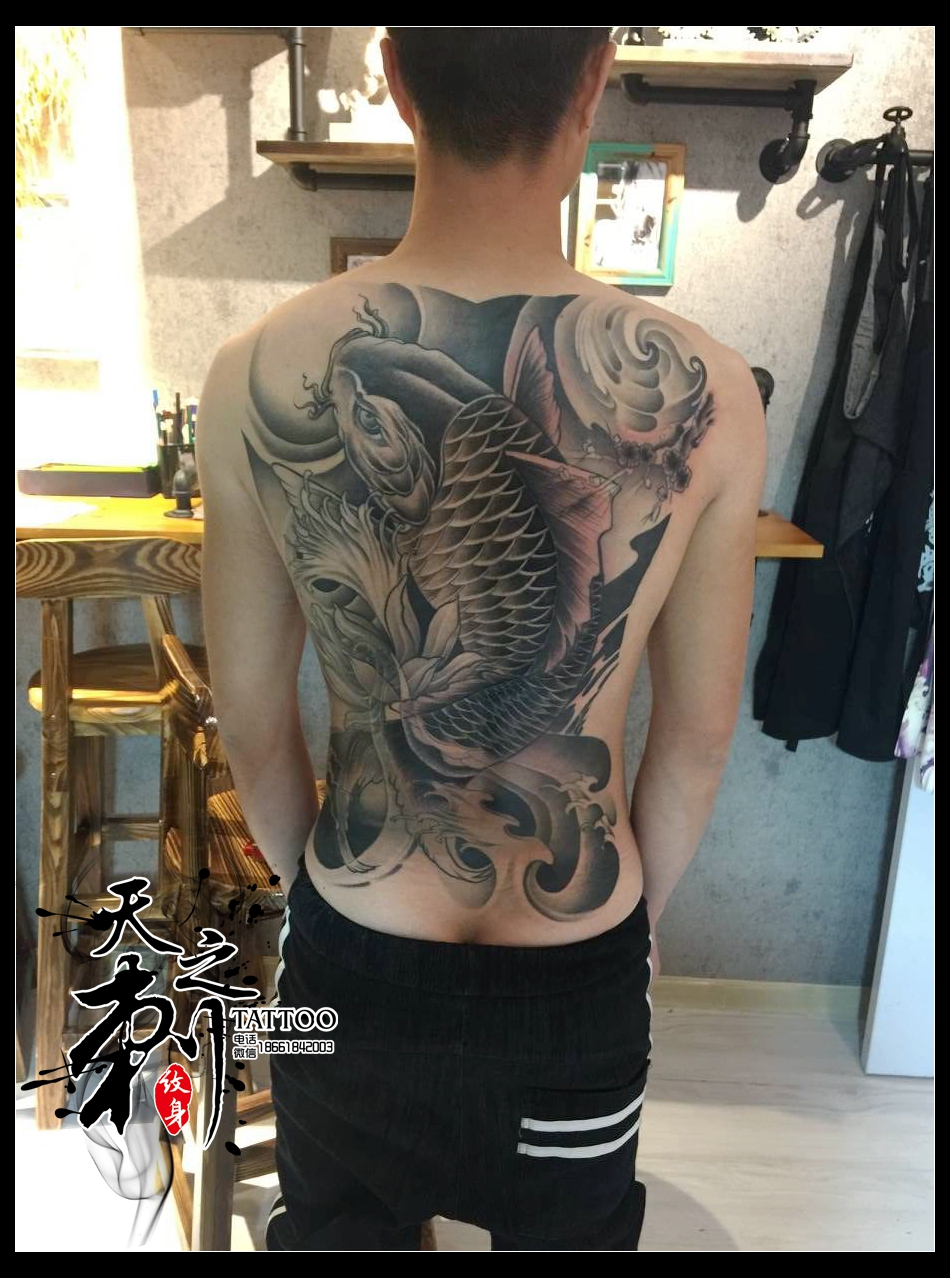 滿背鯉魚紋身 青島紋身圖案