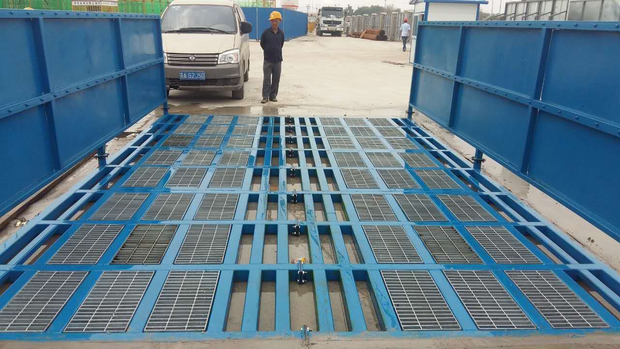 渤創(chuàng)工地滾軸洗車機(jī)廠家價(jià)格 工地洗車臺定制 供應(yīng)工地洗輪機(jī) 武漢渤創(chuàng)科全自動工地洗車機(jī)   工地滾軸洗輪機(jī)
